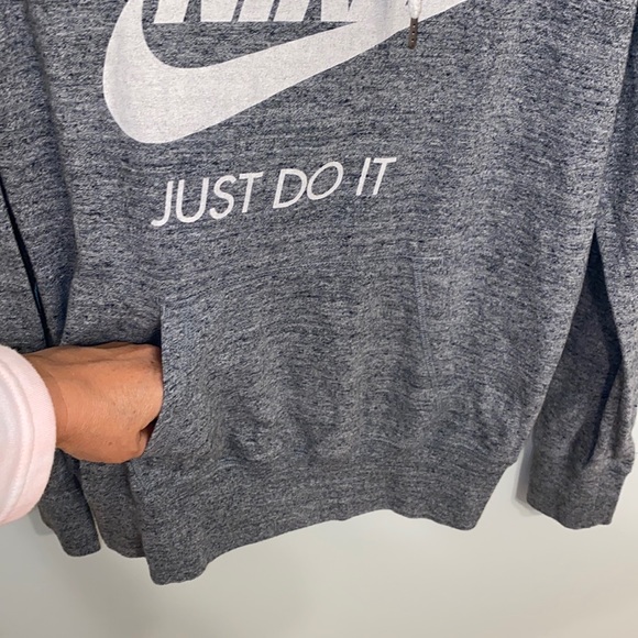 Nike lightweight sweatshirt, size Large.  Excellent condition, barely worn. - Picture 3 of 8